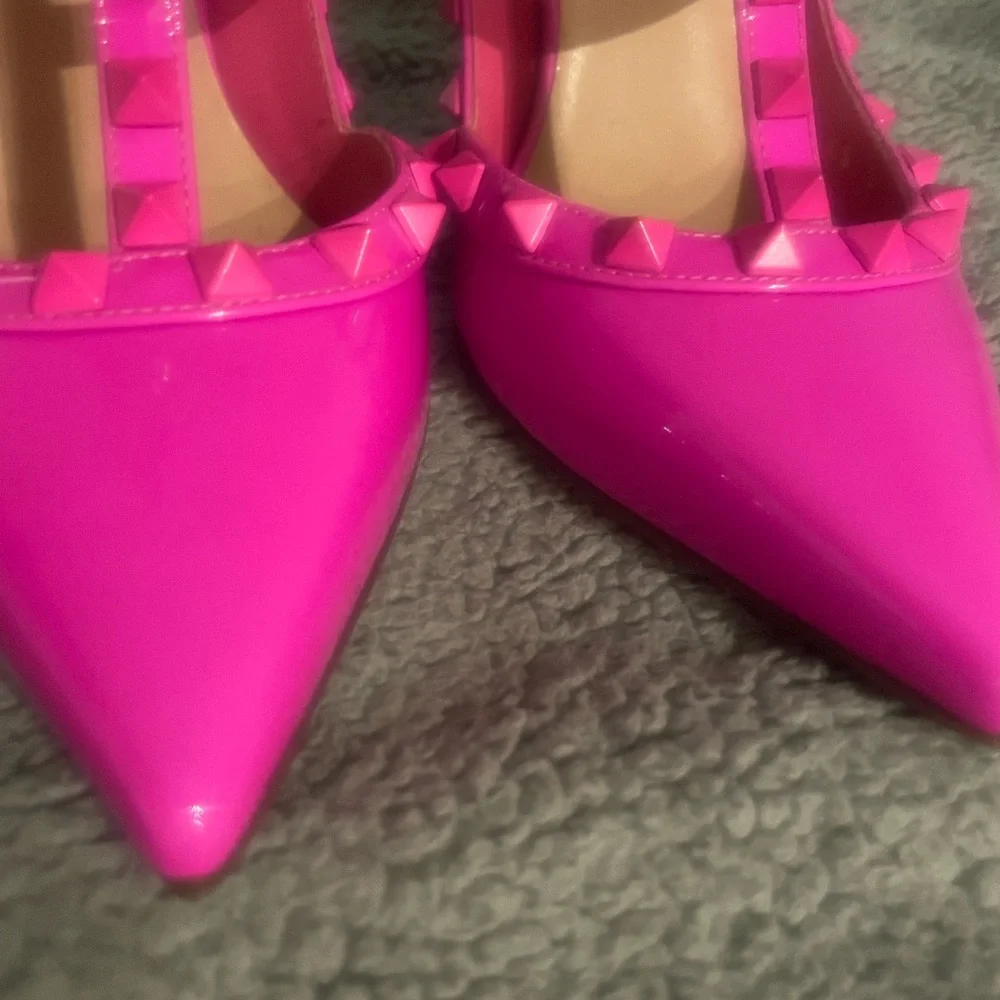 COPY - Barbie hot pink Rockstud Ankle Strap Patent-Leather Pumps - Picture 3 of 10
